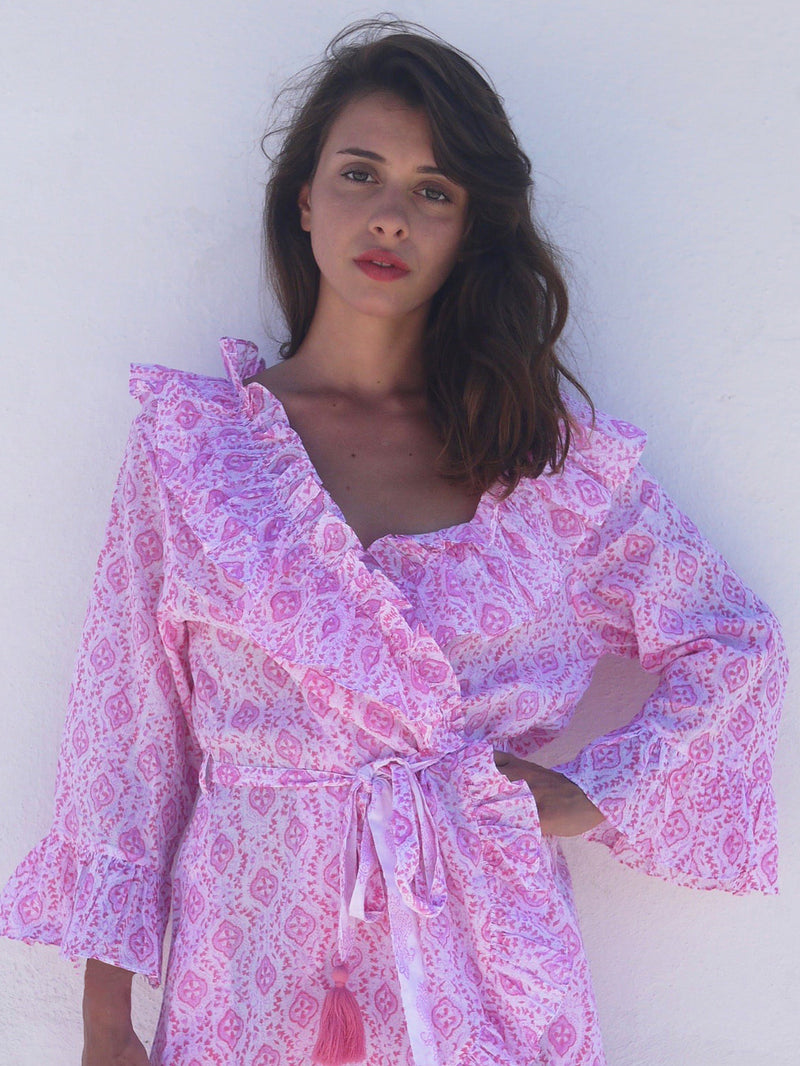 Long Náni Robe in Quatrefoil Pinks