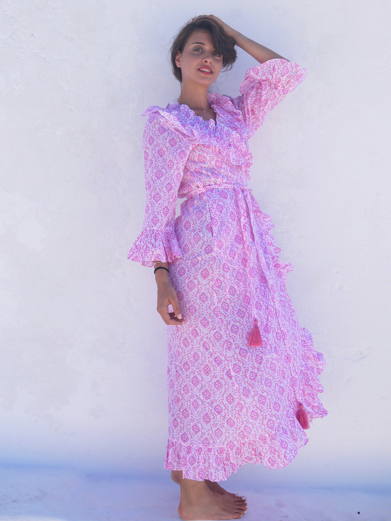 Long Náni Robe in Quatrefoil Pinks