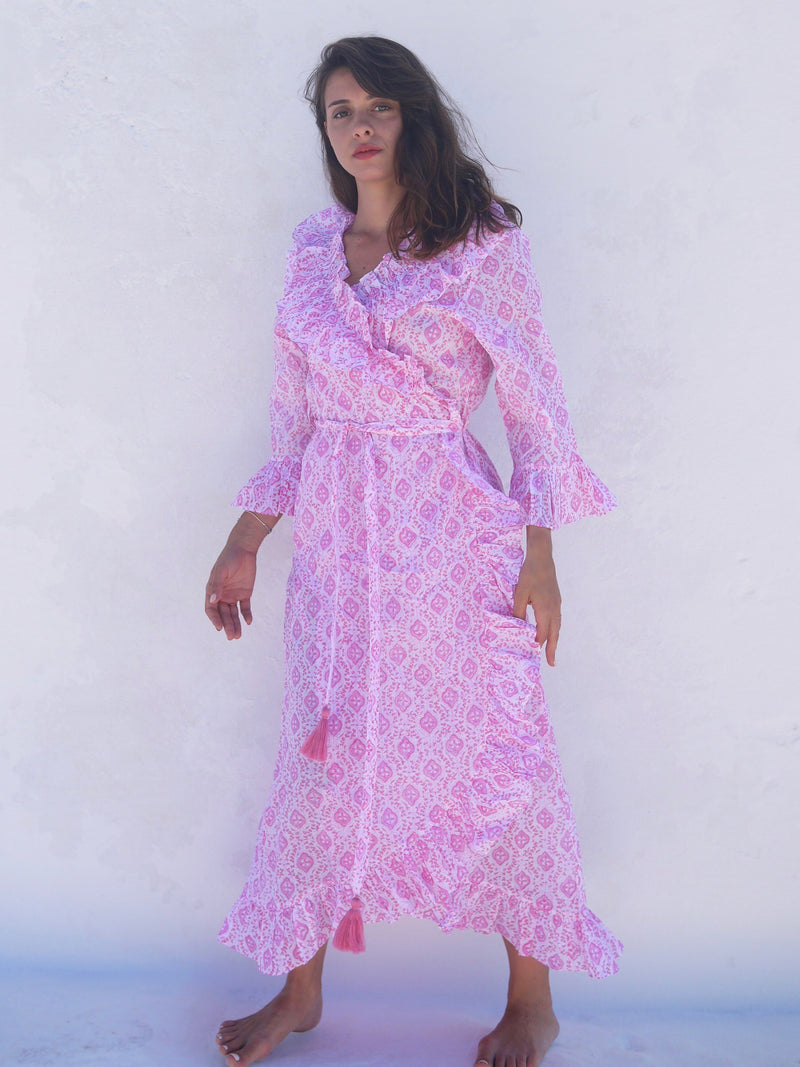 Long Náni Robe in Quatrefoil Pinks